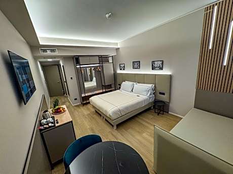 Quadruple 4 Bedroom with Private Bathroom