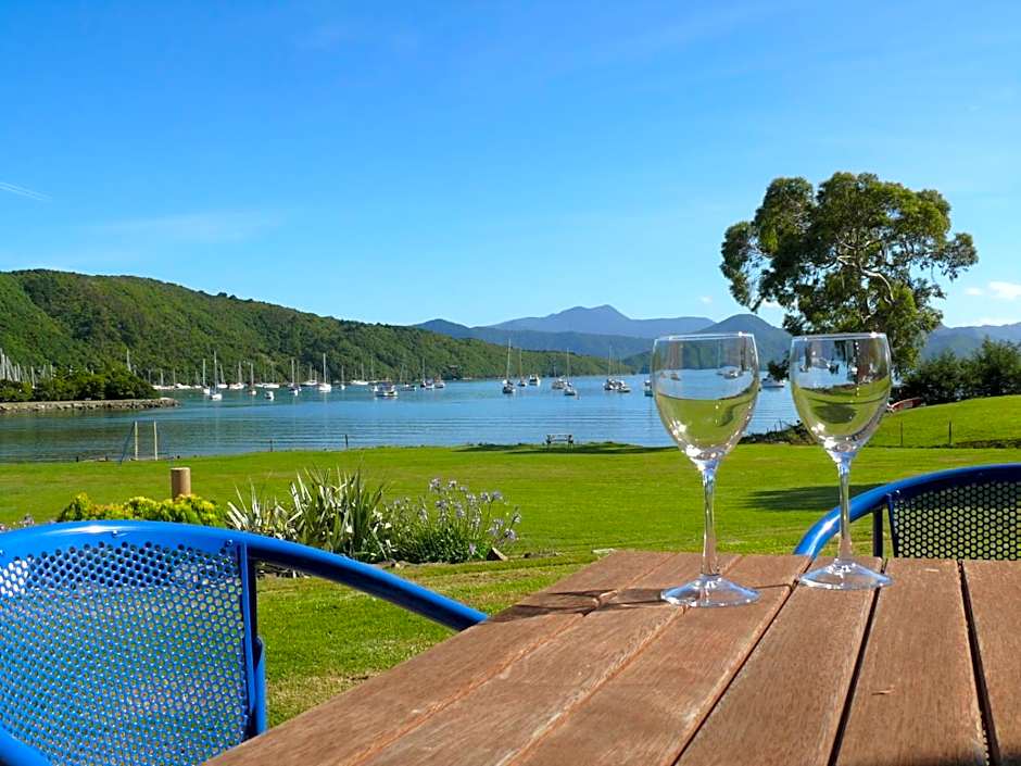 Bay Vista Waterfront Motel