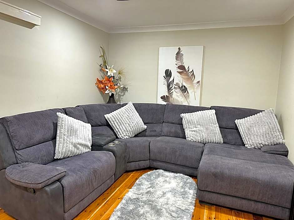 Cheerful 4 Bedrooms With Free Parking