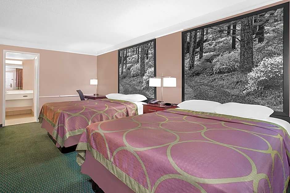 Super 8 by Wyndham Austell/Six Flags