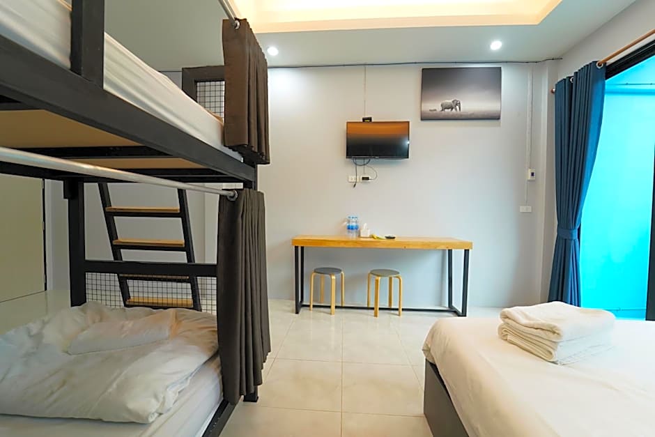 Chillax Khaosok Hostel - SHA Certified