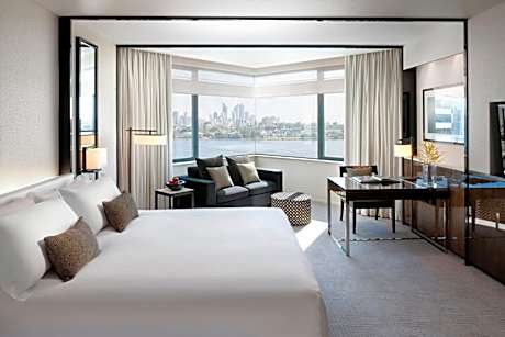Luxe King View Room