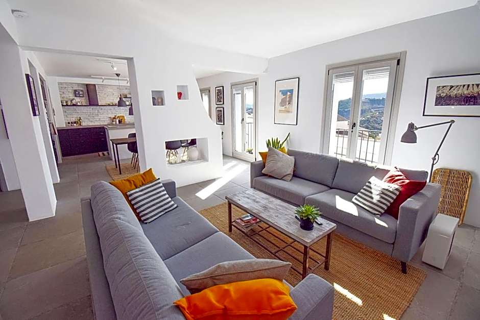 La Orza, Frigiliana Luxury center townhouse with pool and parking HansOnHoliday Rentals