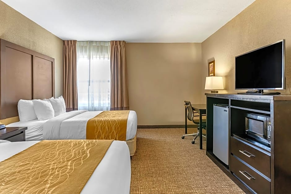 Comfort Inn & Suites Allen Park - Dearborn
