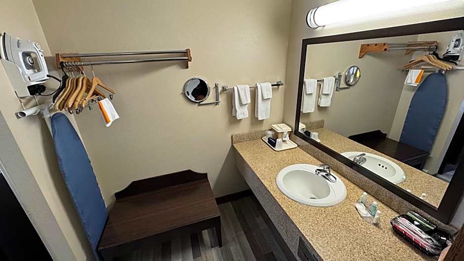 Quality Inn West