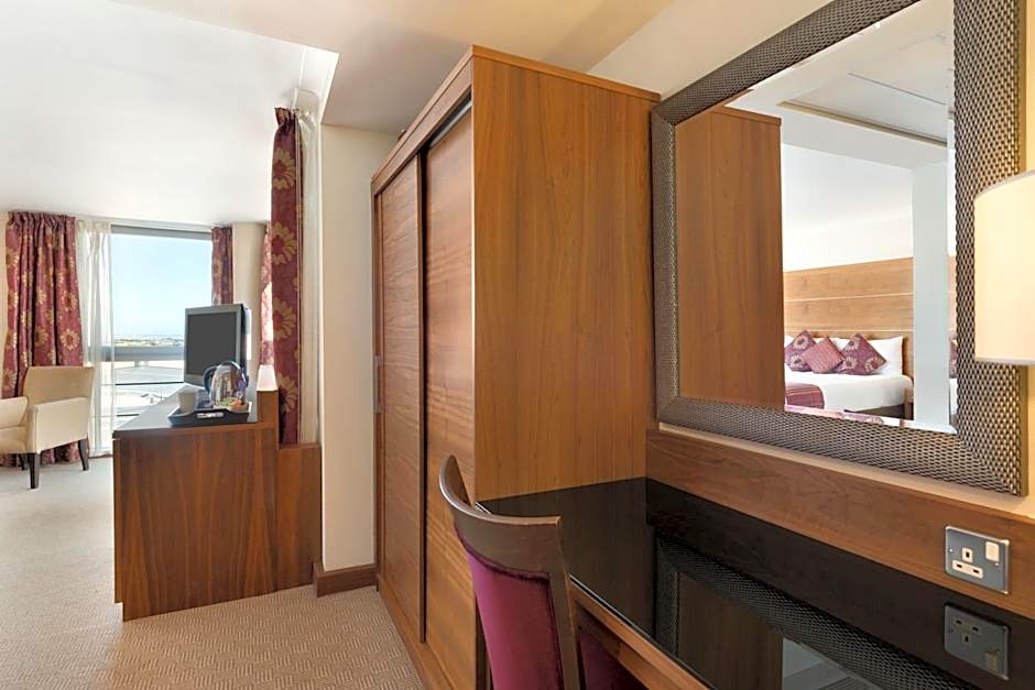 Waterfront Southport Hotel