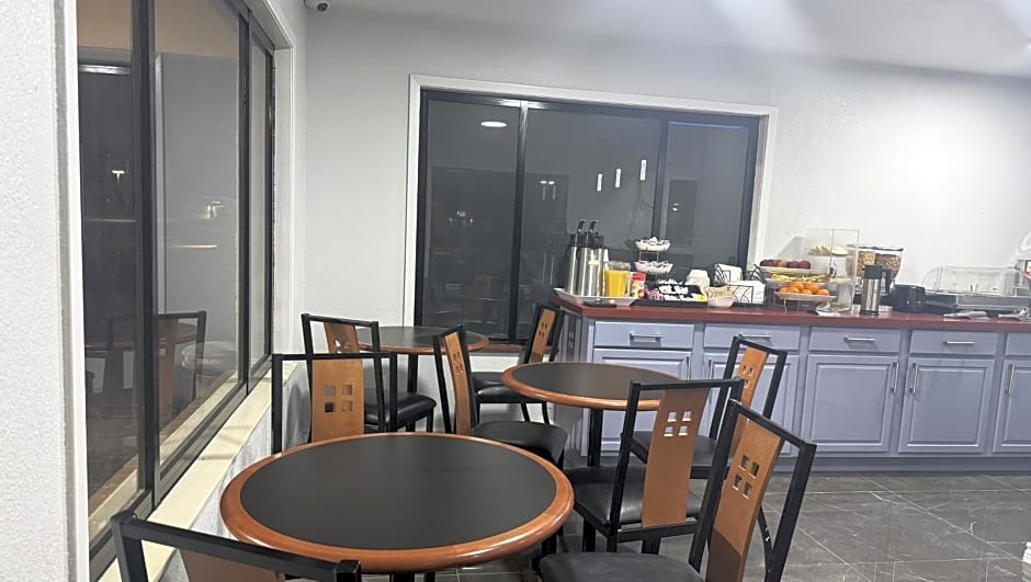 Xecutive Inn and Suites