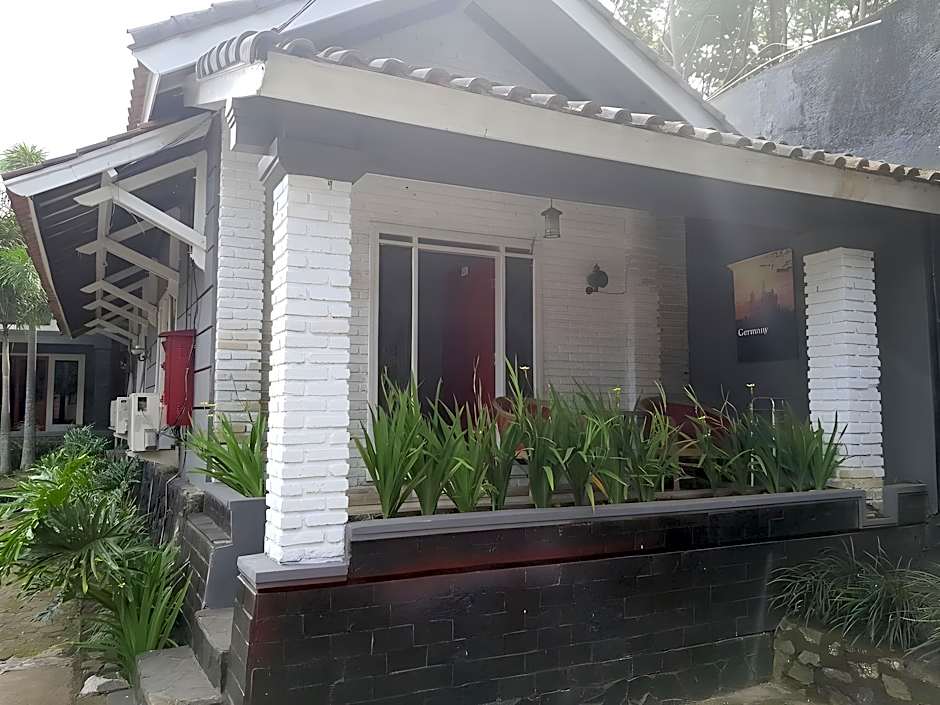 RedDoorz Plus @ Otista Garut