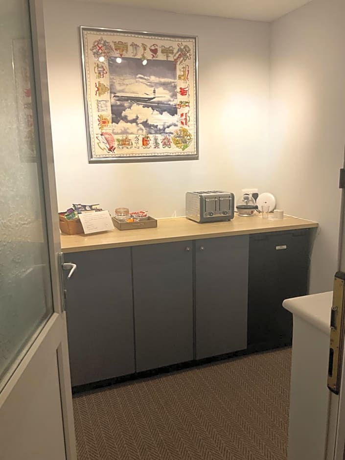 Oak Tree Lodge & Holiday Parking