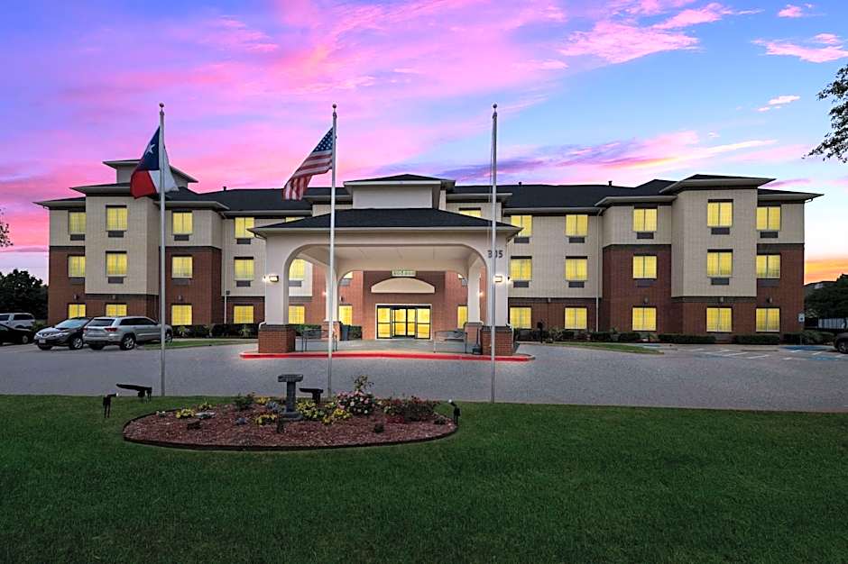 Best Western Plus Lake Dallas Inn & Suites