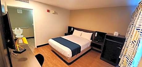 Queen Room - Disability Access - Roll in Shower