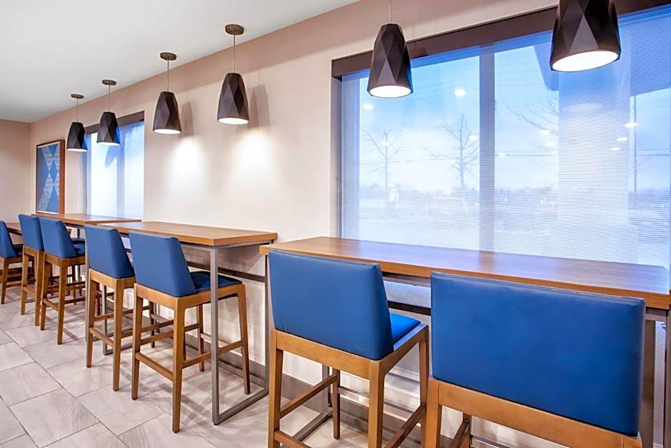 Holiday Inn Express Hotel & Suites - Belleville Area By IHG