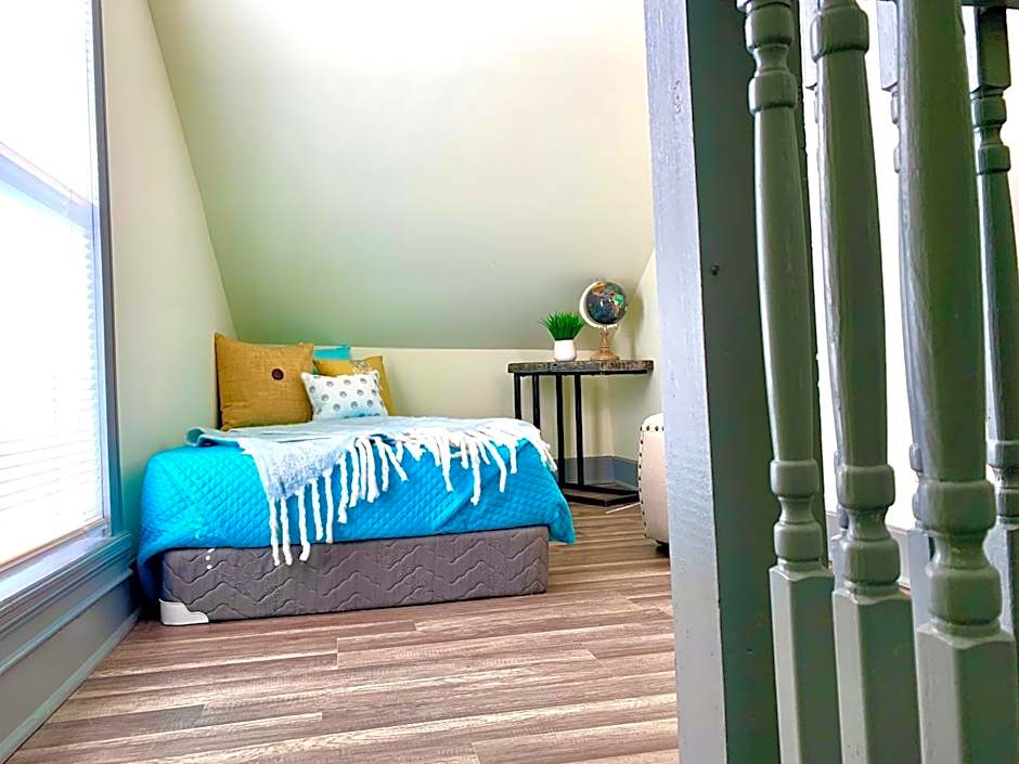 Perfect 6BR Stay Near Falls & Attractions