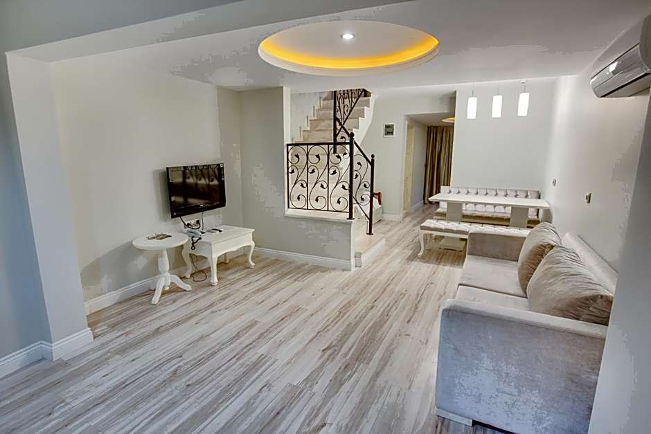 Pinehill Hotel & Suites