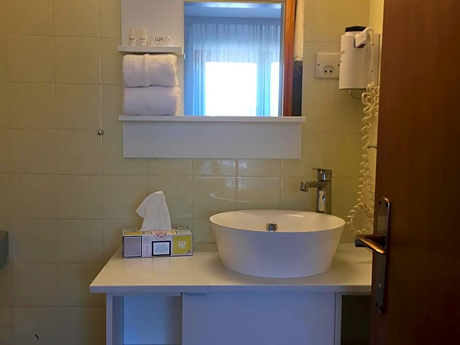 Dietrichsteinerhof Apartments & Rooms