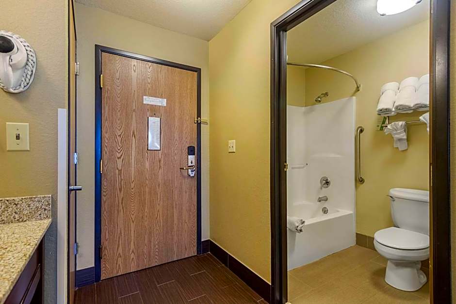Comfort Inn And Suites - Pittsburg