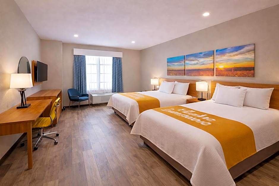 Days Inn & Suites by Wyndham Greater Tomball