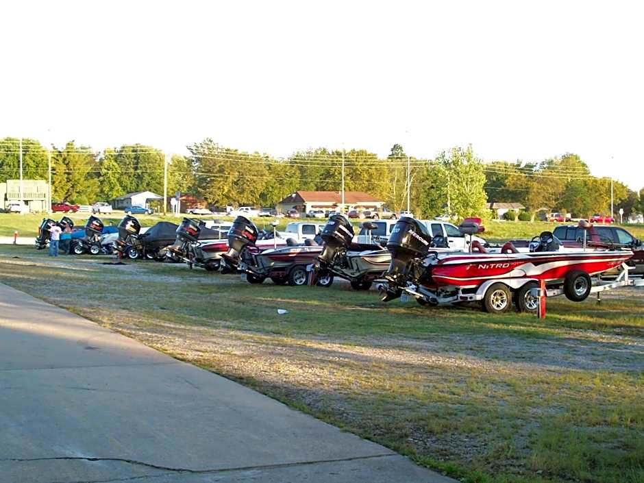 Days Inn by Wyndham Grove