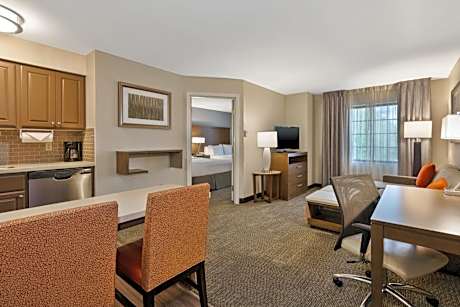 One-Bedroom Queen Suite
