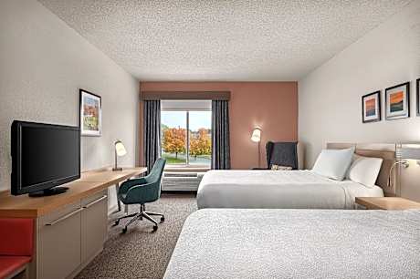 2 QUEEN MOBILITY/HEARING ACCESSIBLE RI SHWR