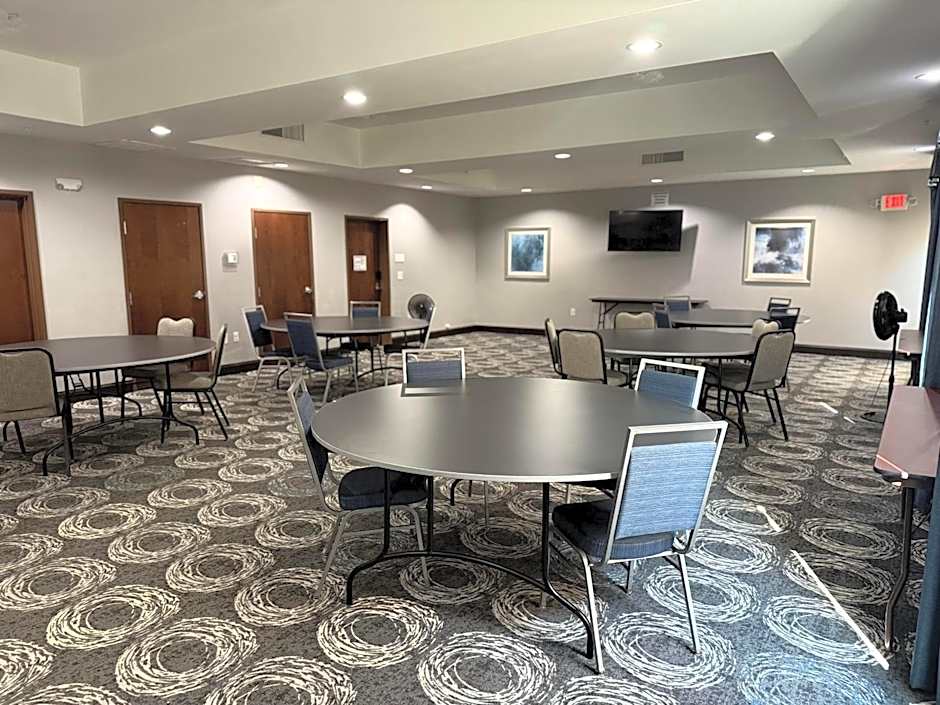 Holiday Inn Express & Suites Bonham By IHG