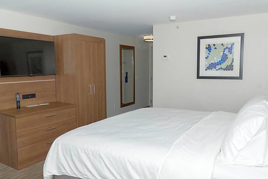 Holiday Inn Express Hotel & Suites Madison By IHG