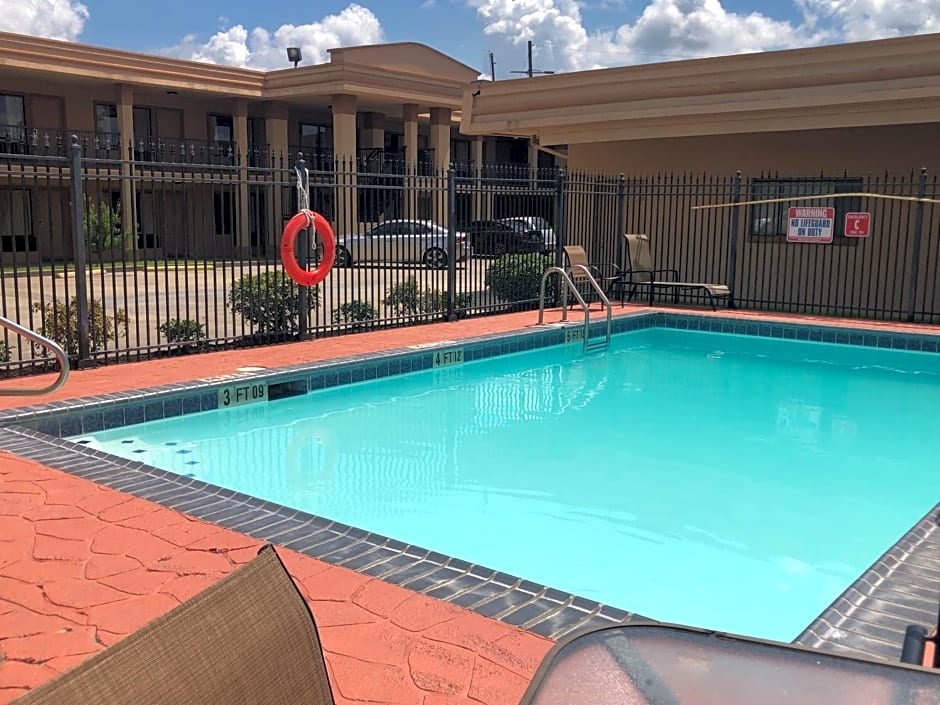 Days Inn by Wyndham Lake Charles