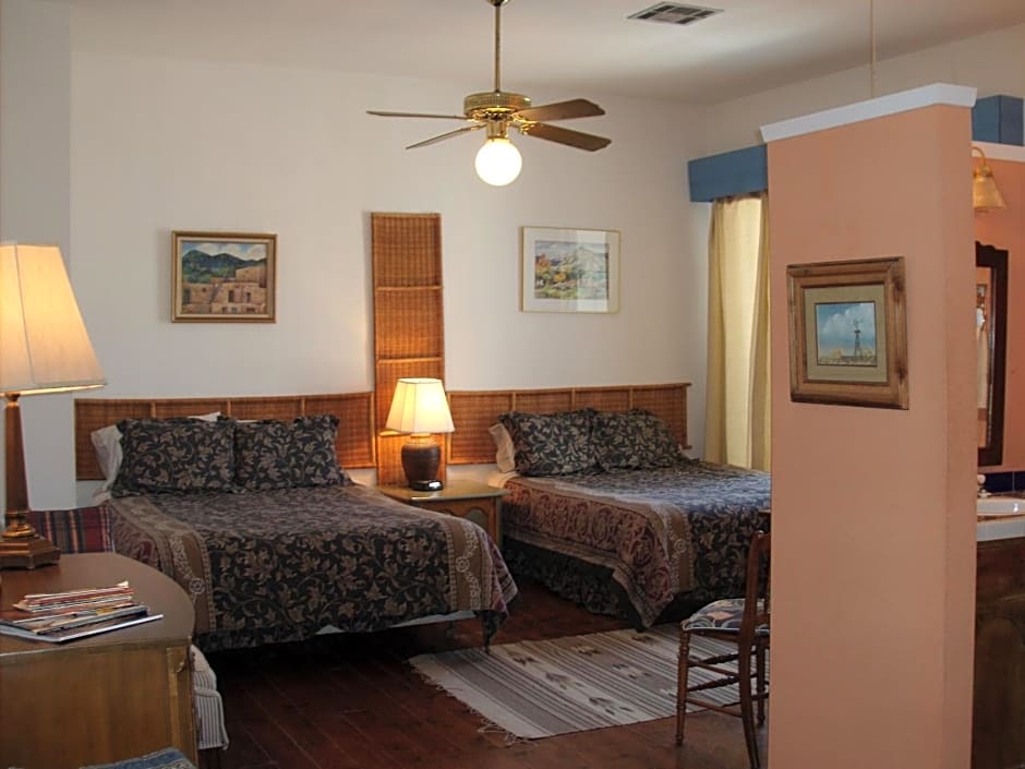 Lundeen Inn of the Arts