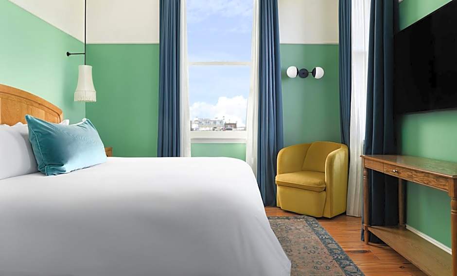 The Drayton Hotel Savannah, Curio Collection by Hilton