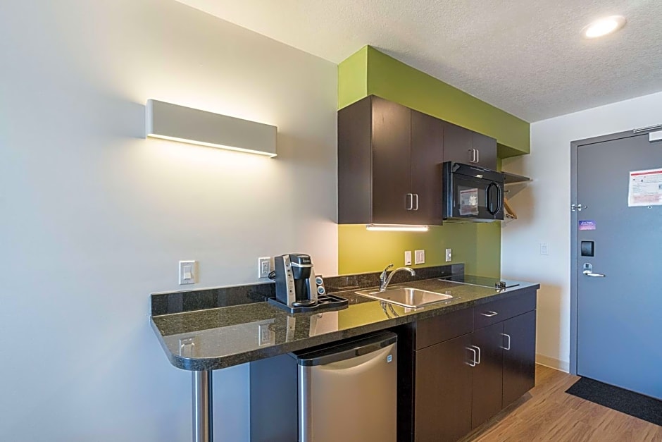 Studio 6 Bruderheim, AB