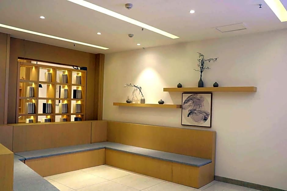 7 Days Premium·Weihai High-speed Rail Station Bathing Beach