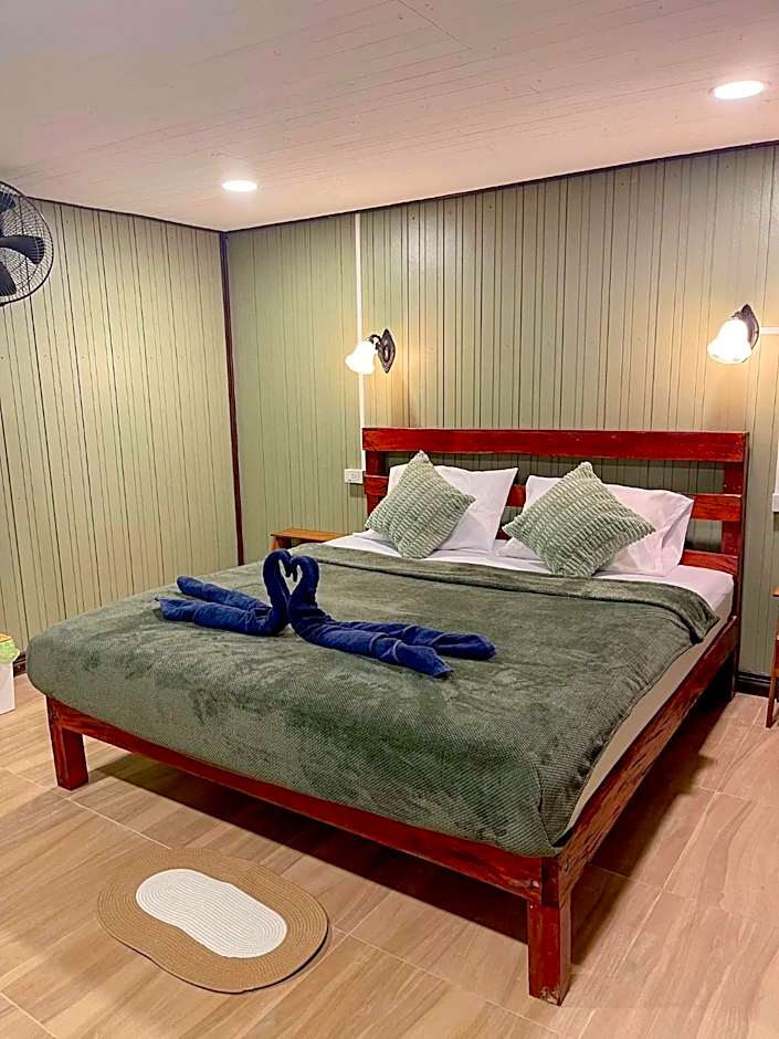 Khao Sok Green Mountain View