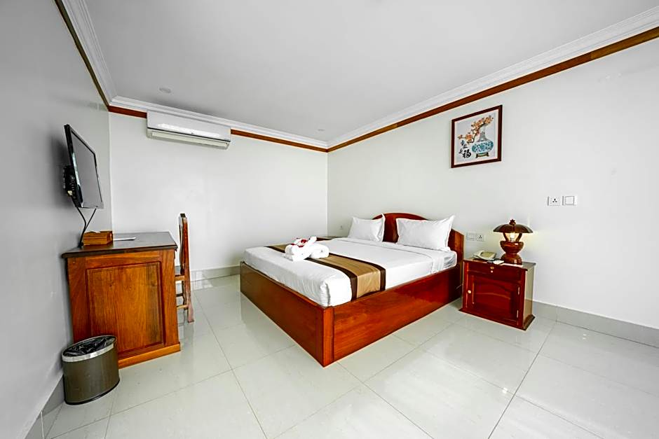 Pursat Riverside Hotel & Spa