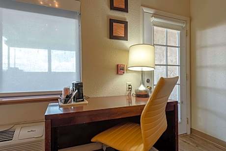 1 King Bed Efficiency Suite Nonsmoking