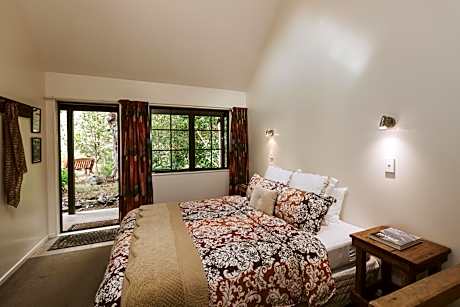 Double or Twin Room with Private Bathroom