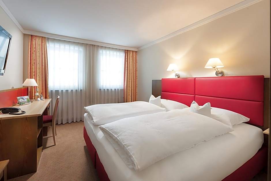 Photo 1 of 9 of Double Room