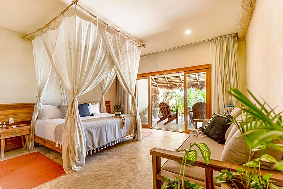 Foto 1 di 8 di Junior Suite, Beachfront, Beach Level