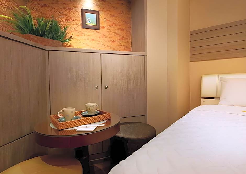 Elin Hotel