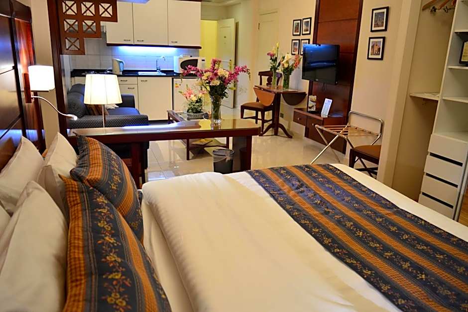 Comfort Hotel Suites