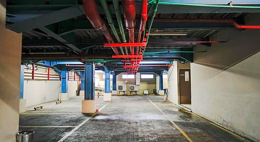 Empress Hotel Makassar City Center by LIFE