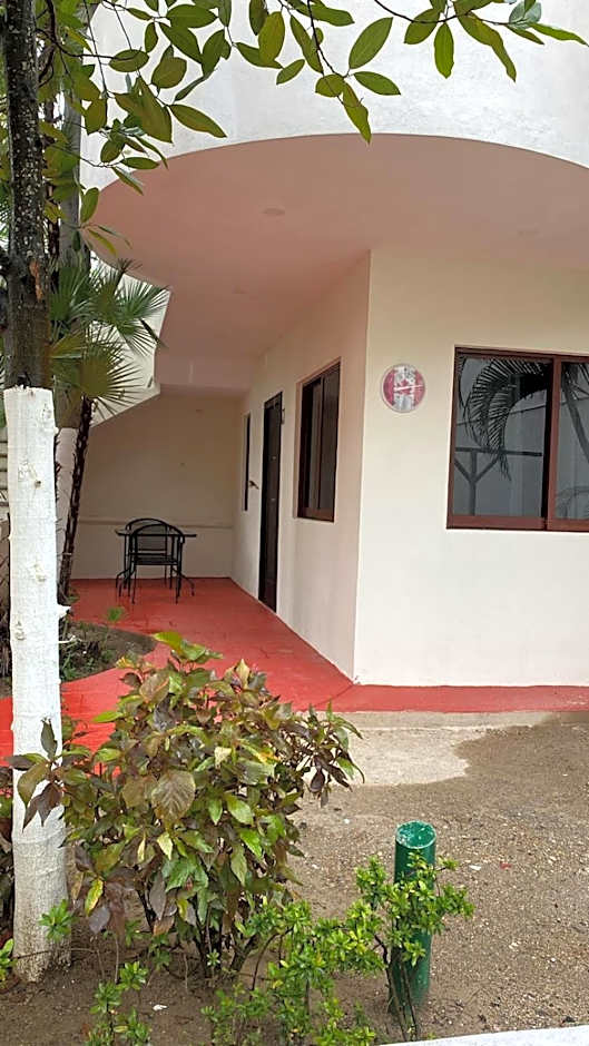 Hotel y Suites Los Encantos