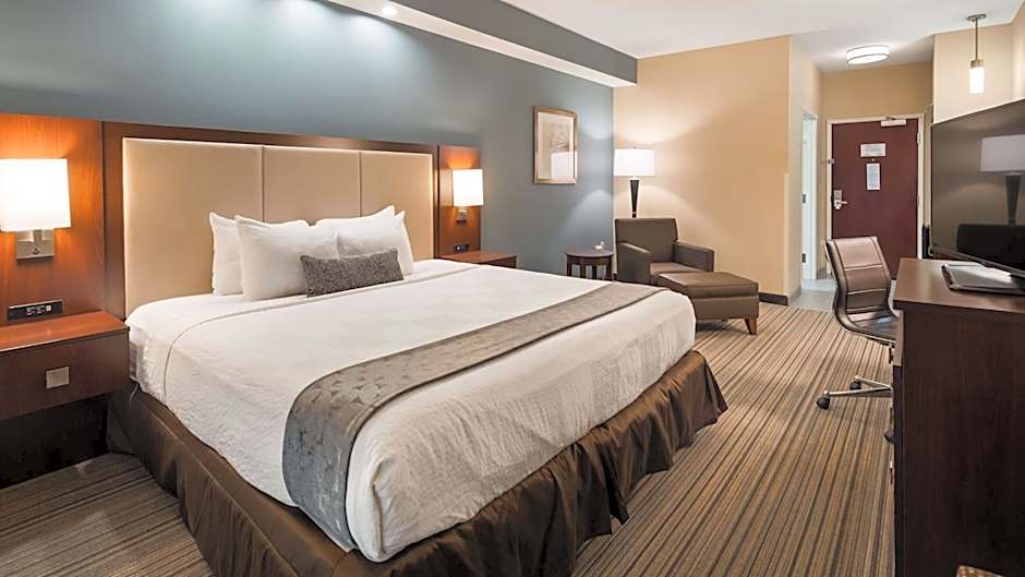 Best Western Plus Boardman Inn & Suites