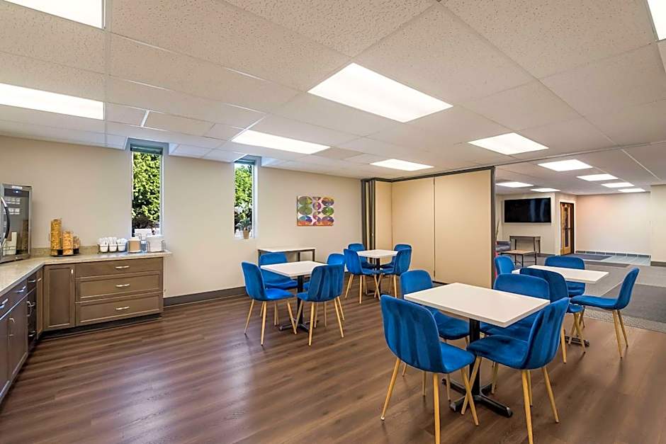 SureStay Plus Hotel by Best Western SeaTac Airport