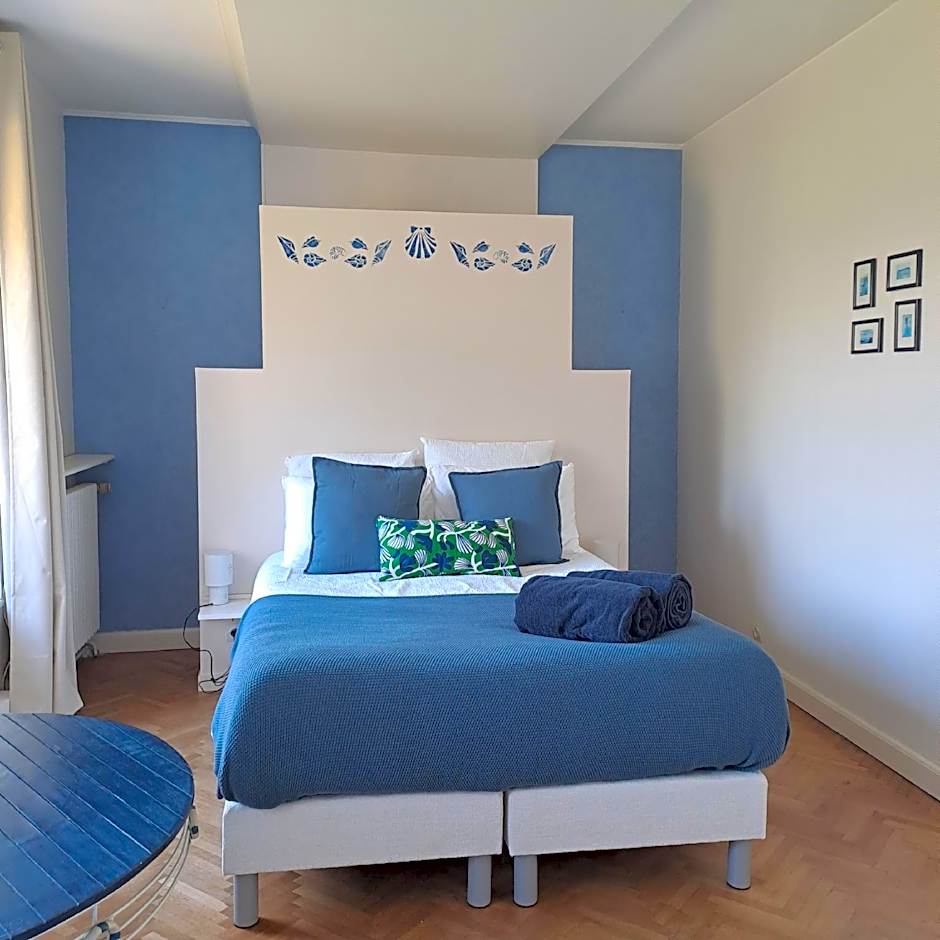 Photo 1 of 7 of Chambre double marine