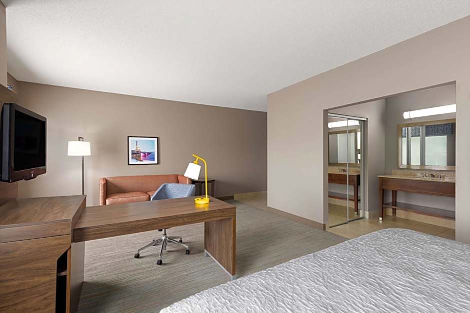 Hampton Inn By Hilton And Suites Harrisburg/North, Pa