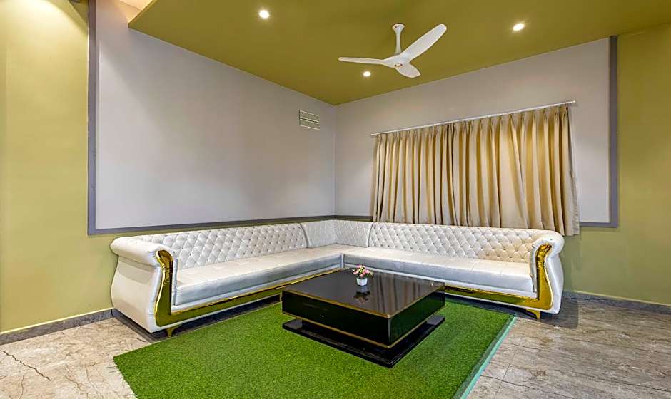 Treebo Imperia, Kommadi