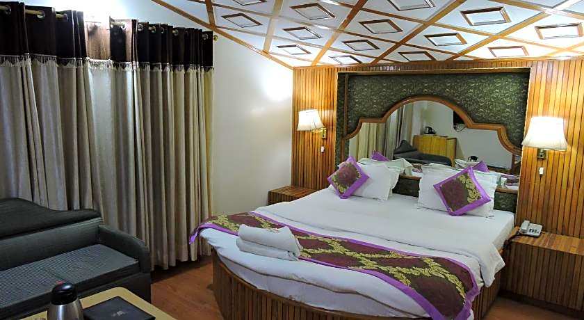 Hotel Chaman Palace
