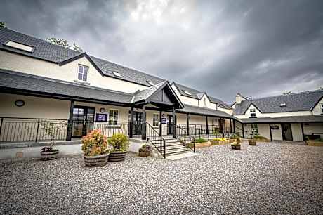 Loch Ness Bunk Inn