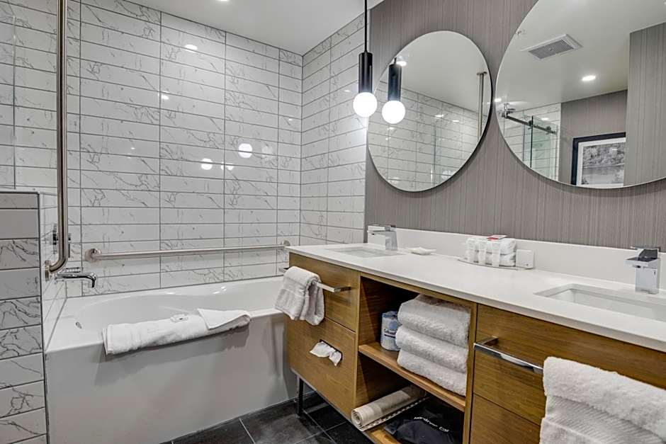 Sandman Signature Saskatoon South Hotel