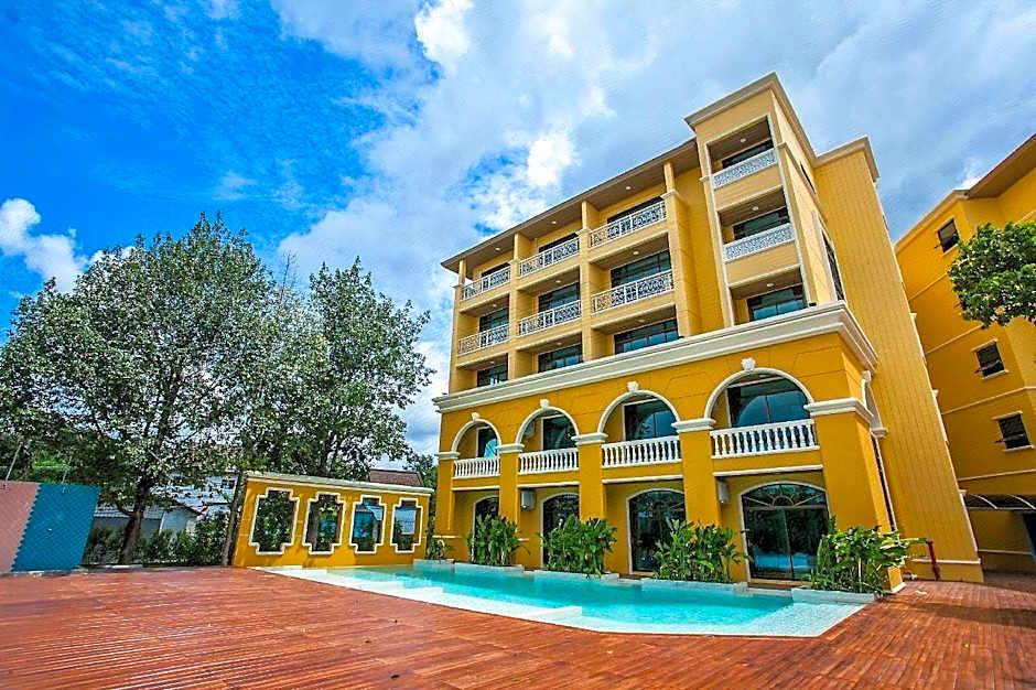 ROYAL PINEAPPLE HOTEL l a welcome to wealth and good fortune